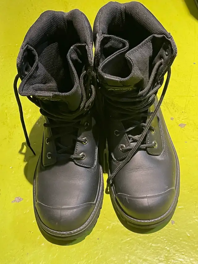 Bottes Acton taille 7 homme ou 8 1/2