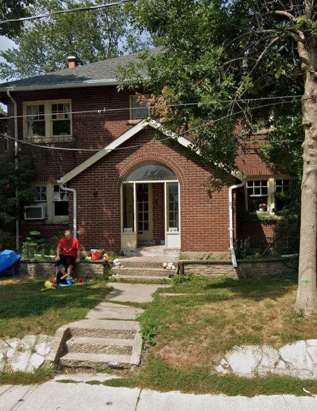 Yonge & Davisville 2-br ground-floor duplex on Millwood Road.
