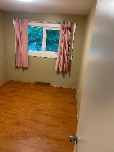 House (Main Level) Rental in Fairview SE Calgary (3 bedroom) - Photo 4