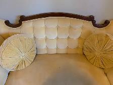 antique velvet couch - Photo 2
