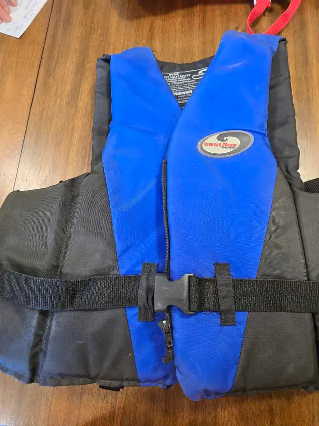 Nautilus used 2Xl/3XL life jacket