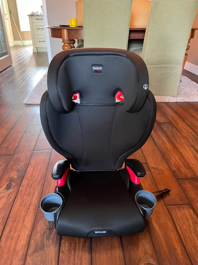 Britax Skyline 2-Stage Belt-Positioning Boostet Car Seat