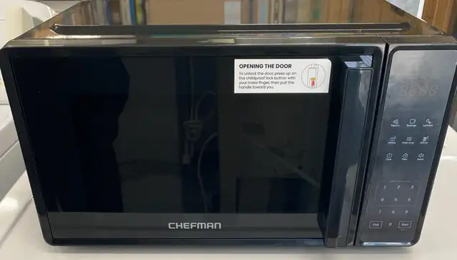 Microwave Oven, 1100 watts by Chefman.