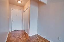 Huge 1 bdrm renovated apartment for rent - East York - Photo 7