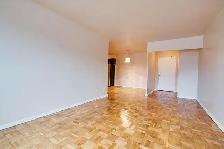 Huge 1 bdrm renovated apartment for rent - East York - Photo 14
