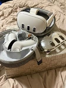 Meta Quest 3 w/ case   accessories
