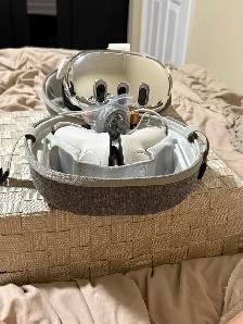 Meta Quest 3 w/ case   accessories - Photo 4