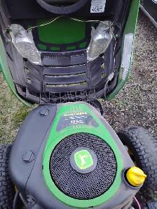 John Deere D105 lawn tractor STRIPPED FOR PARTS! - Photo 2