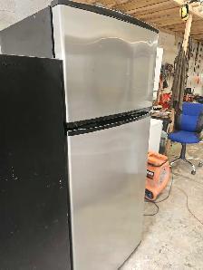 whirlpool refrigerator 28'