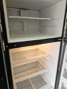 whirlpool refrigerator 28' - Photo 2