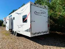 Gulf Stream 2009 Endura 5th Wheel Toy Hauler - Model 39 Max - Photo 2