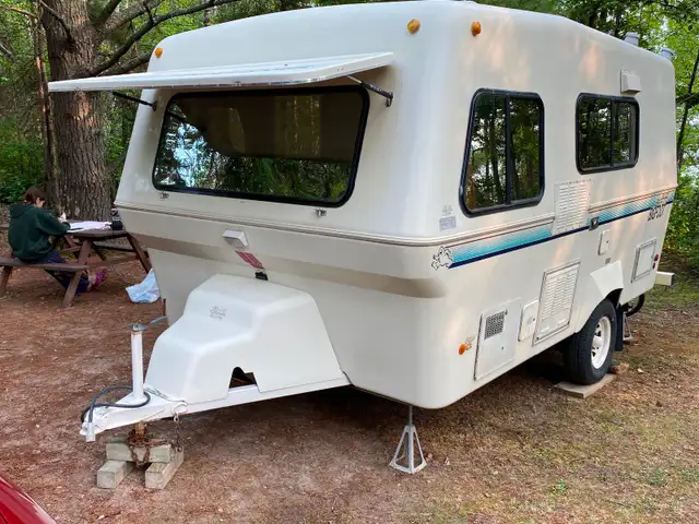 1993 Bigfoot 17’ camper