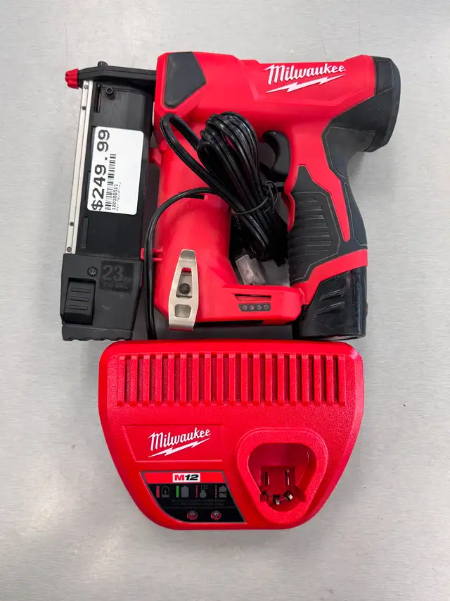 Milwaukee M12 12V 23-Gauge Cordless Pin Nailer, Battery charger
