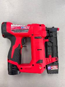 Milwaukee M12 12V 23-Gauge Cordless Pin Nailer, Battery charger - Photo 2