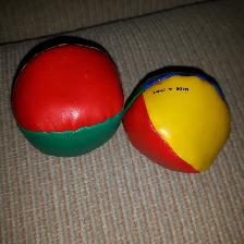 2BALLES DE JONGLAGE EN VINYLE ÉTAT NEUF: $2.50CH OU $5.00  LES 2 - Photo 2