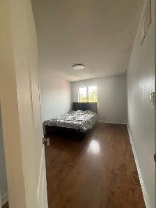 Spacious Private Rooms for Rent – Markham & Steeles - Photo 4