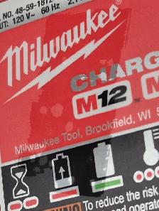(N9748696) Milwaukee 48-59-1812 Battery Charger - Photo 2