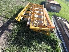 yellow scaffolding - Photo 6