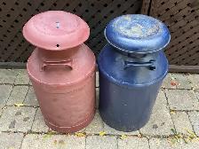 2 Colored Antique Dairy Milk Cream Cans ! - Photo 3