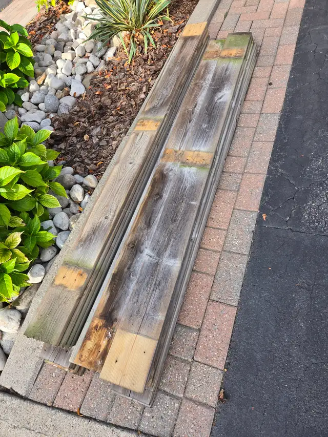 Wooden Fence Posts 6 ft - Brampton - FREE