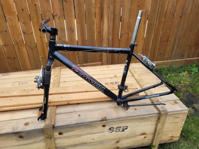 Schwinn Crcuit xst mountain Bike frame (26er)