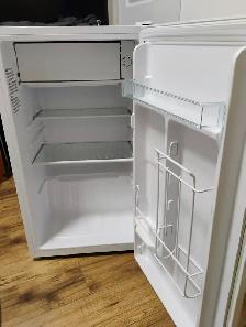 One Danby mini fridge 60 or best offer - Photo 2