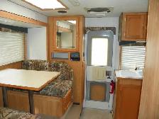 Slide in camper - Photo 3