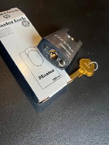 Brand New Master Lock ProSeries 7035 Padlock - Photo 3