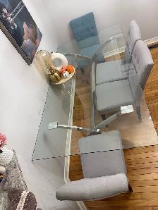 SELLING DINING TABLE 4 CHAIRS