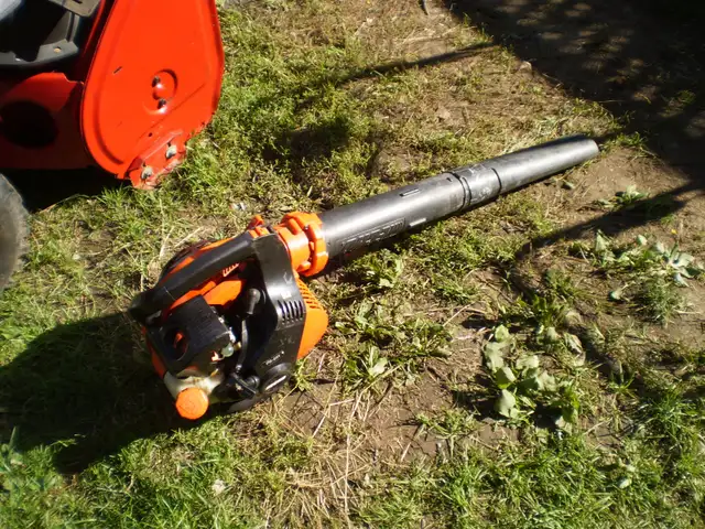 Echo  PB251   Gas Leaf Blower