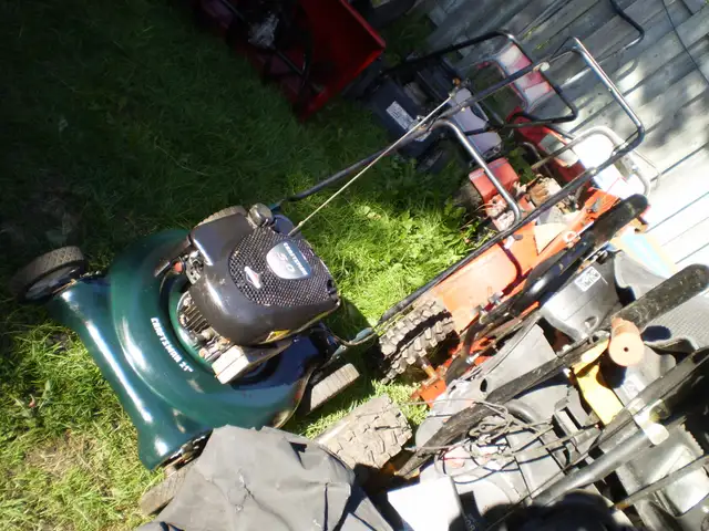 Craftsman  5 HP  push  gas   Lawnmower.