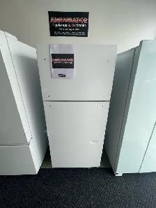 NEW 30" GE Top Freezer Fridge (18 Cu.Ft)