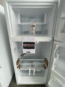 NEW 30" GE Top Freezer Fridge (18 Cu.Ft) - Photo 4