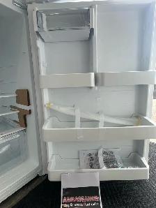 NEW 30" GE Top Freezer Fridge (18 Cu.Ft) - Photo 7