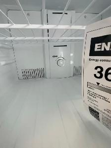 NEW 30" GE Top Freezer Fridge (18 Cu.Ft) - Photo 9