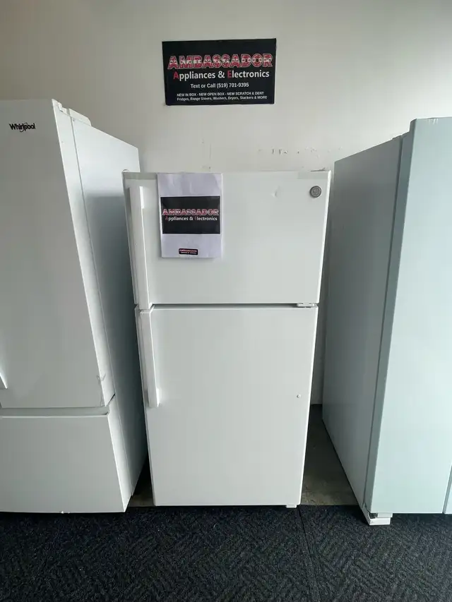 NEW 28" GE Top Freezer Fridge  (15.6 Cu.Ft) Frost Free