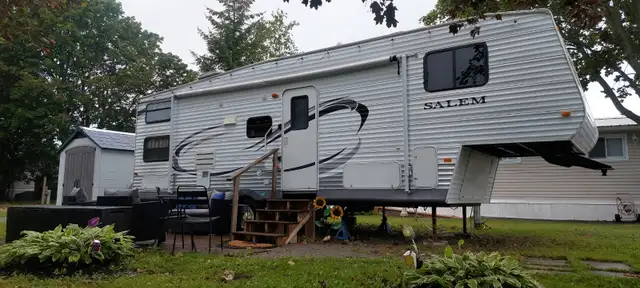 2011 Forest River 2 bed room, Fifth wheel on turnkey site.