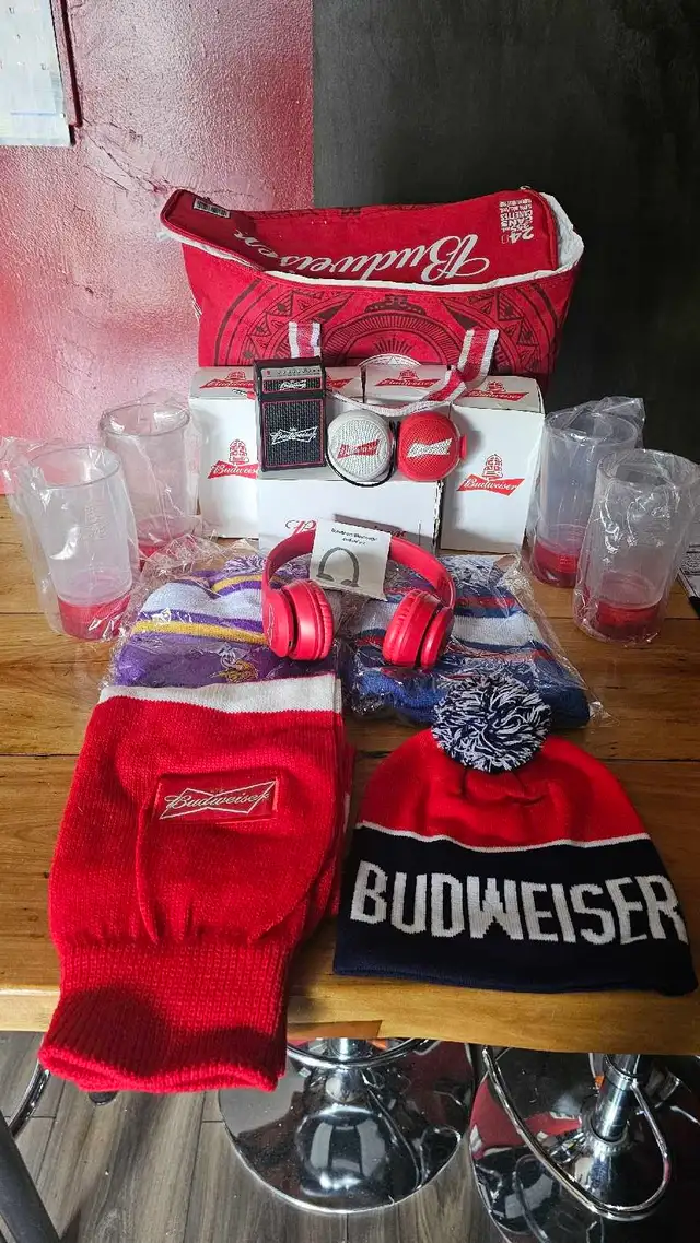 NFL  tuques et Budweiser verres.