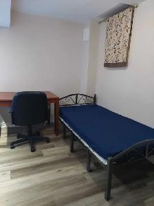 Rooms for rent in Basement in Scarborough - Photo 8