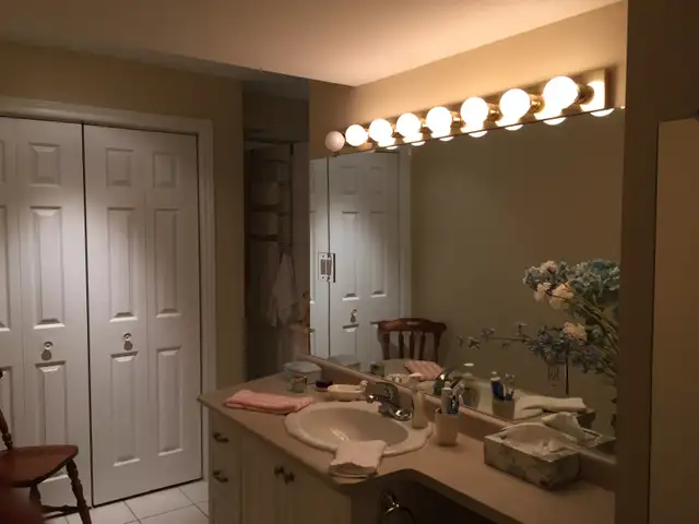Spacious 2BR Walkout Basement Apartment Prime Location Newmarket