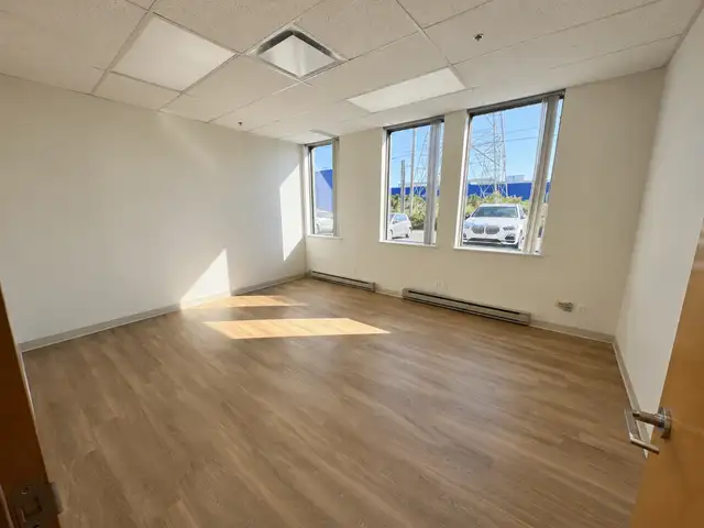 Office Space for Rent 250sqft Saint Laurent