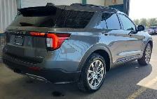 2026 Ford Explorer ACTIVE 4WD | Comfort PKG | 20 Alloys | Pano - Photo 4