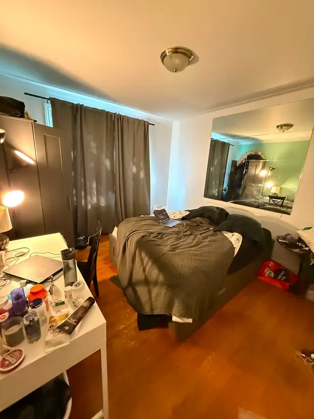 LEASE TRANSFER COTE DES NEIGES ROOM — Available Dec 1 or Jan 1