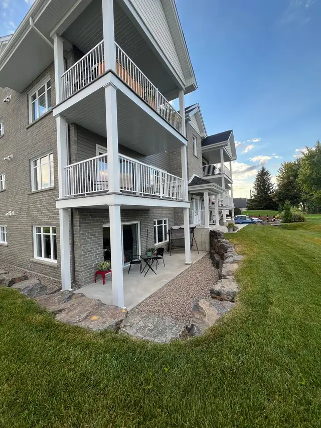 Grand 4 1/2 Rez de Jardin