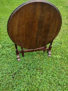Vintage tilt top accent table - Photo 3