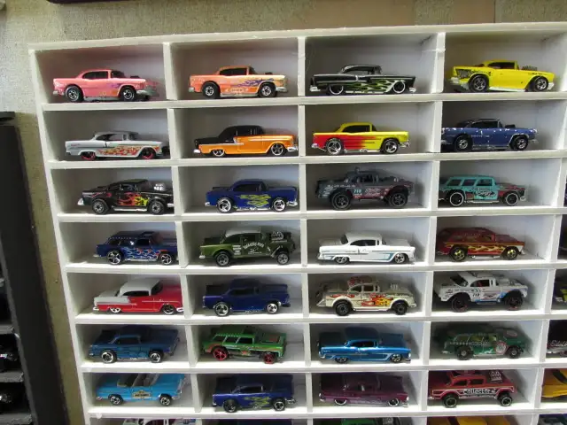 Hot Wheels  55-57 Chevrolet Tri-Five collection,- 93 cars