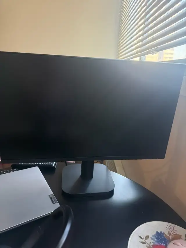 Amazon Basics Monitor 16 inches