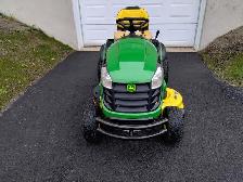TRACTEUR À GAZON JOHN DEERE S-240 / 42' - Photo 2