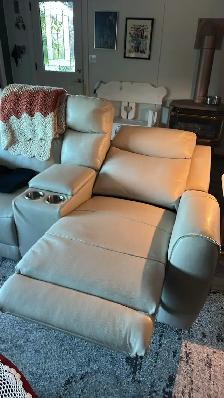 TAUPE POWER LEATHER LOVESEAT - Photo 6