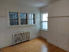 3 Bedroom Sandy Hill Apartment for Rent (92 Blackburn Ave) - Photo 4
